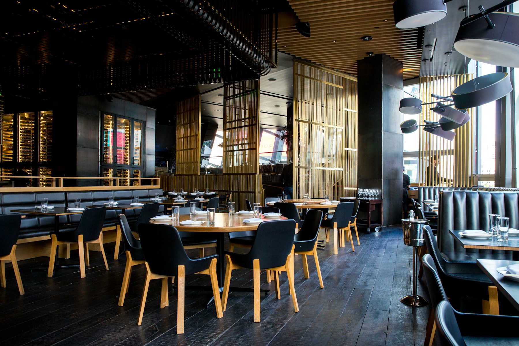 Salle contemporaine du restaurant
